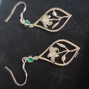 Month of May earrings Silver(birthstone🟢)
